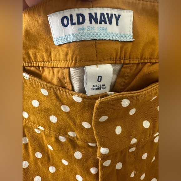 Old Navy Yellow Polka Dot Shorts Size 0 - Picture 2 of 4
